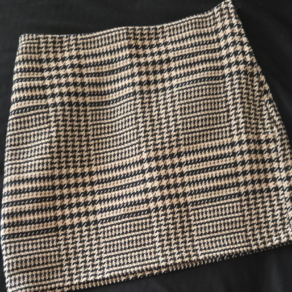 H&M Black and Cream Houndstooth Pencil Mini Skirt